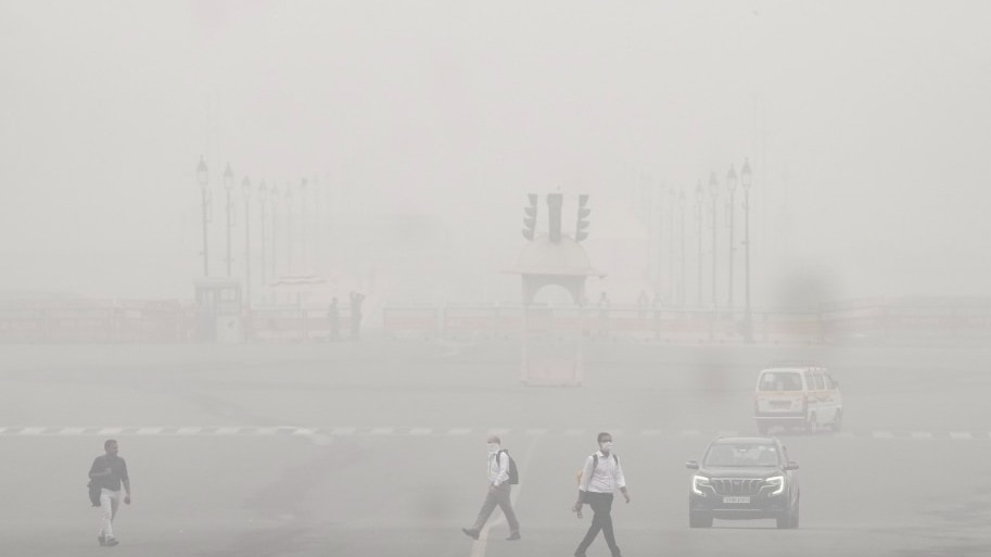 दिल्ली-NCR की हवा में सांस लेना मुश्किल, कई जगहों का AQI 400 पार, यहां चेक करें अपने इलाके की एयर क्वालिटी