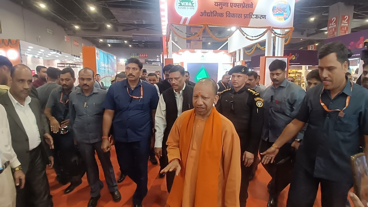 सीएम योगी आदित्यनाथ ने किया उत्तर प्रदेश पवेलियन का उद्घाघाटन