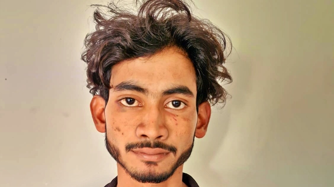 गोरखपुर पुलिस की गिरफ्त में आरोपी अजय निषाद 