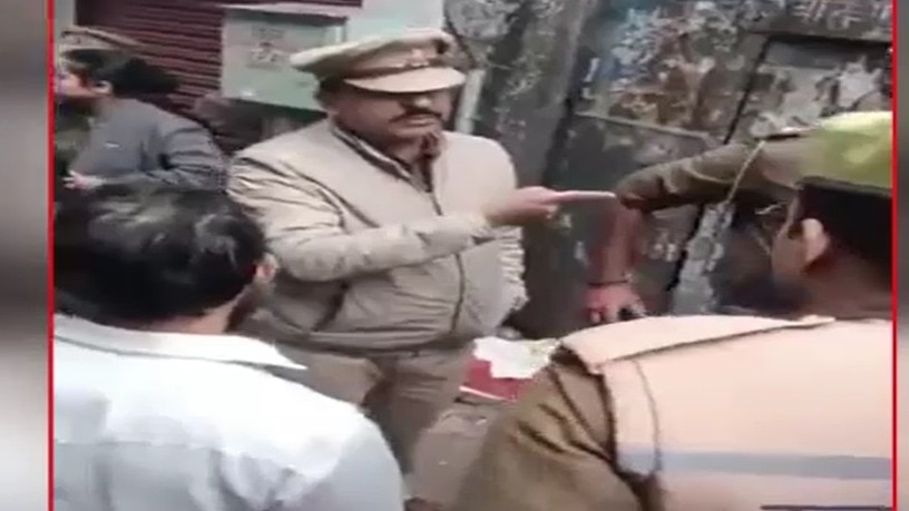  वोटरों को रोककर वोटर आईडी चेक करने के मामले में 7 पुलिसकर्मी निलंबित