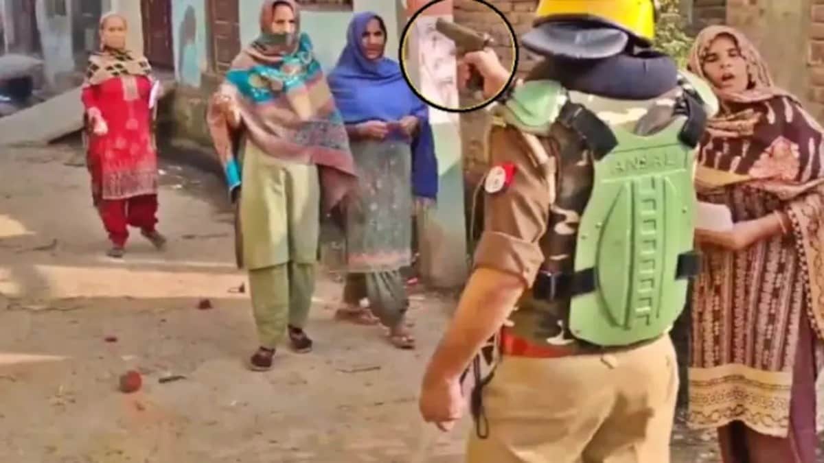 महिलाओं को पिस्टल दिखाने वाले दारोगा का होगा सम्मान, वोटिंग के दौरान सामने आया था वीडियो - meerapur by election clash inspector waved pistol police at women will be honoured by brahm samarpit brahmin mahasabha lcltm - AajTak