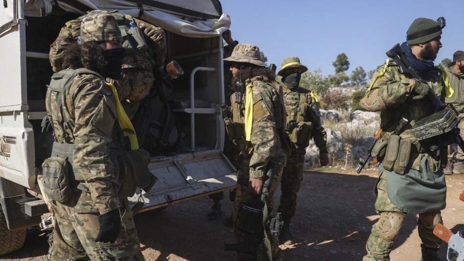 सीरिया के अलेप्पो में शहर के भीतर तक घुस आए विद्रोही, सीरियाई सेना ने हवाई अड्डा और सड़कों को किया बंद - Syrian rebels sweep into Aleppo army closes airport and roads