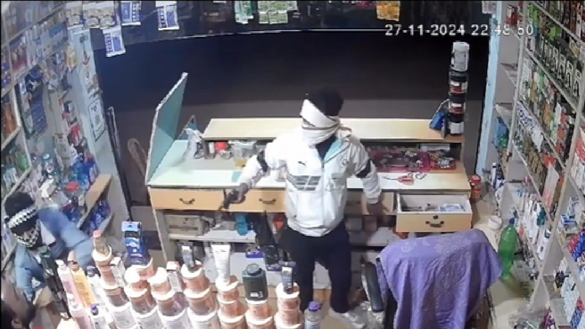 दुकान में लूट की कोशिश