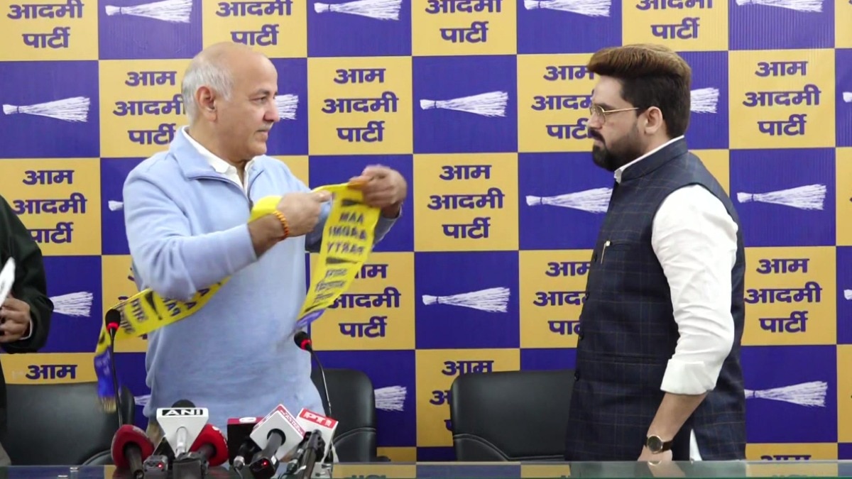 बीजेपी की टिकट पर 2020 में चुनाव लड़ चुके प्रवेश रतन AAP में शामिल हुए (फोटो-PTI)