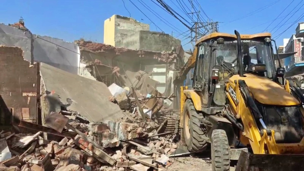 संभल में बुलडोजर एक्शन 