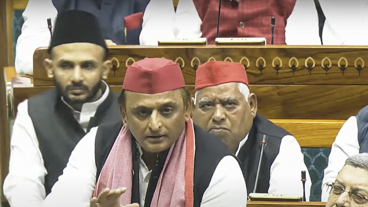 'अयोध्या के अवधेश को पीछे क्यों भेजा?' संसद में सीट को लेकर कांग्रेस से नाराज हुए अखिलेश-डिंपल