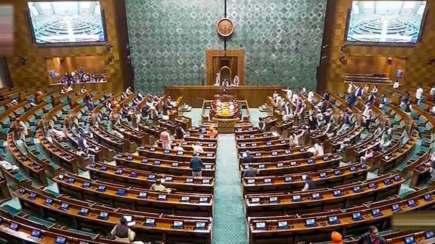 जब संसद में लहराए गए नोट