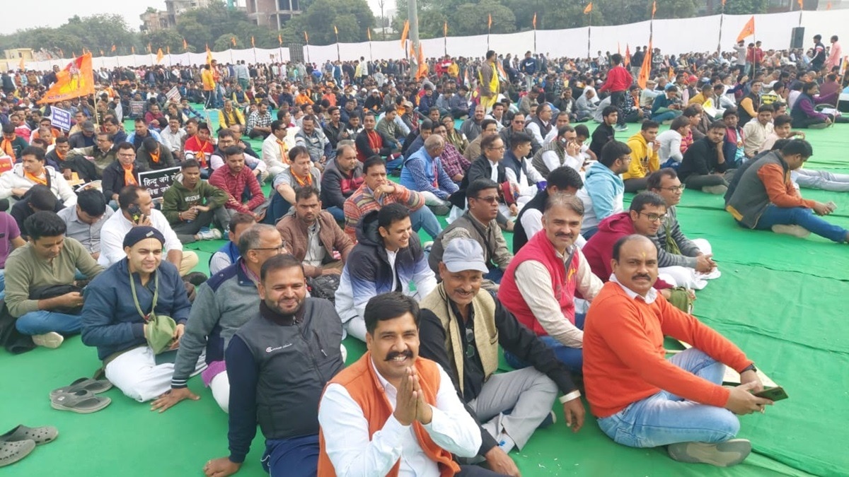 गाजियाबाद और नोएडा में बड़ी संख्या में विरोध करने पहुंच लोग