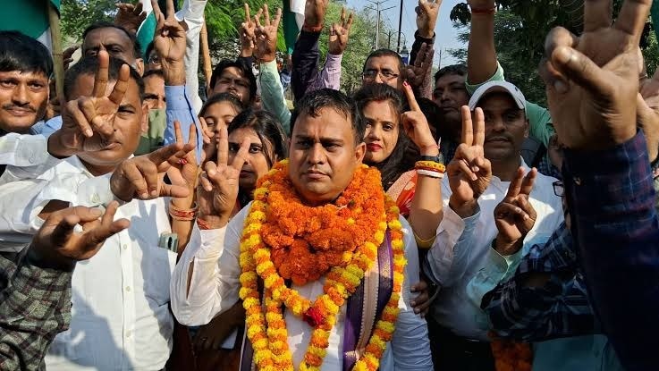 तिरहुत उपचुनाव में जीत हासिल करने वाले वंशीधर ब्रजवासी (फोटो- सोशल मीडिया)