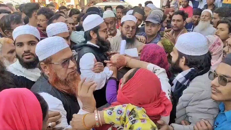 झांसी में NIA के छापे पर बवाल 