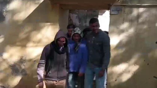 पुलिस की गिरफ्त में आरोपी. 