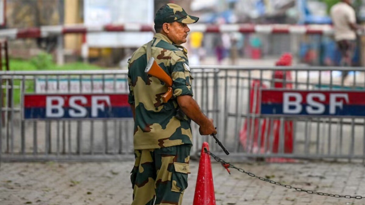 सीमा पर तैनात BSF के जवान (File Photo)