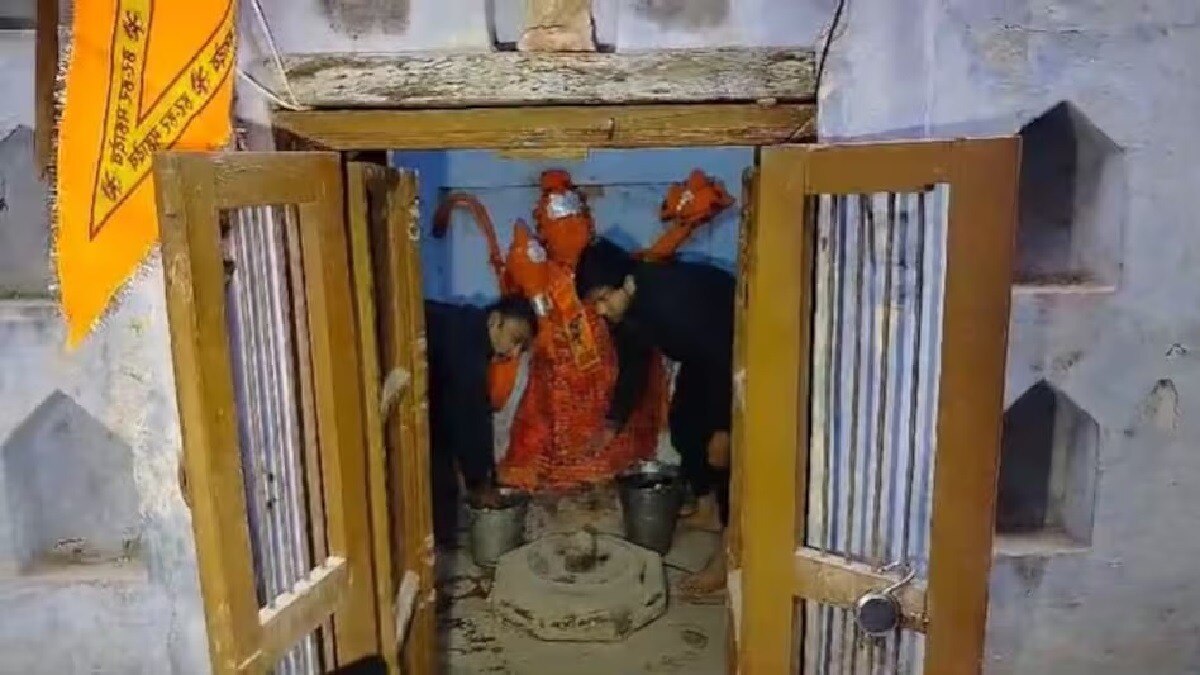 संभल में 46 साल पहले से बंद मंदिर मिला है 