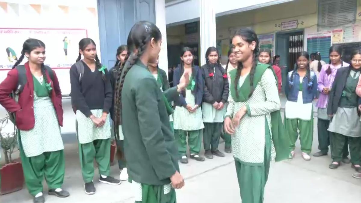 छात्राओं ने सीखे सेल्फ डिफेंस के गुर 