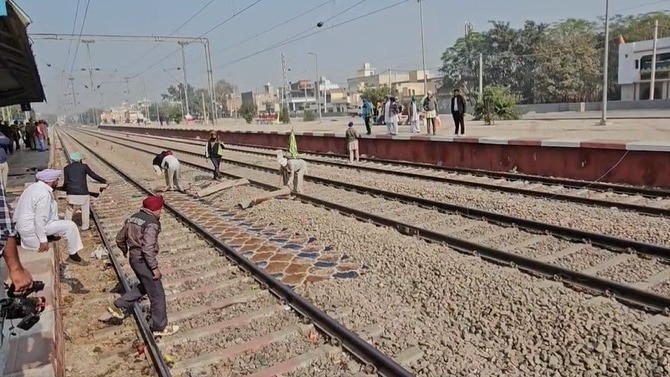 पंजाब में किसानों का प्रदर्शन जारी. 