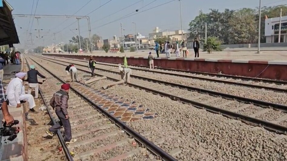 पंजाब में किसानों का प्रदर्शन जारी. पंजाब में किसानों का प्रदर्शन जारी.