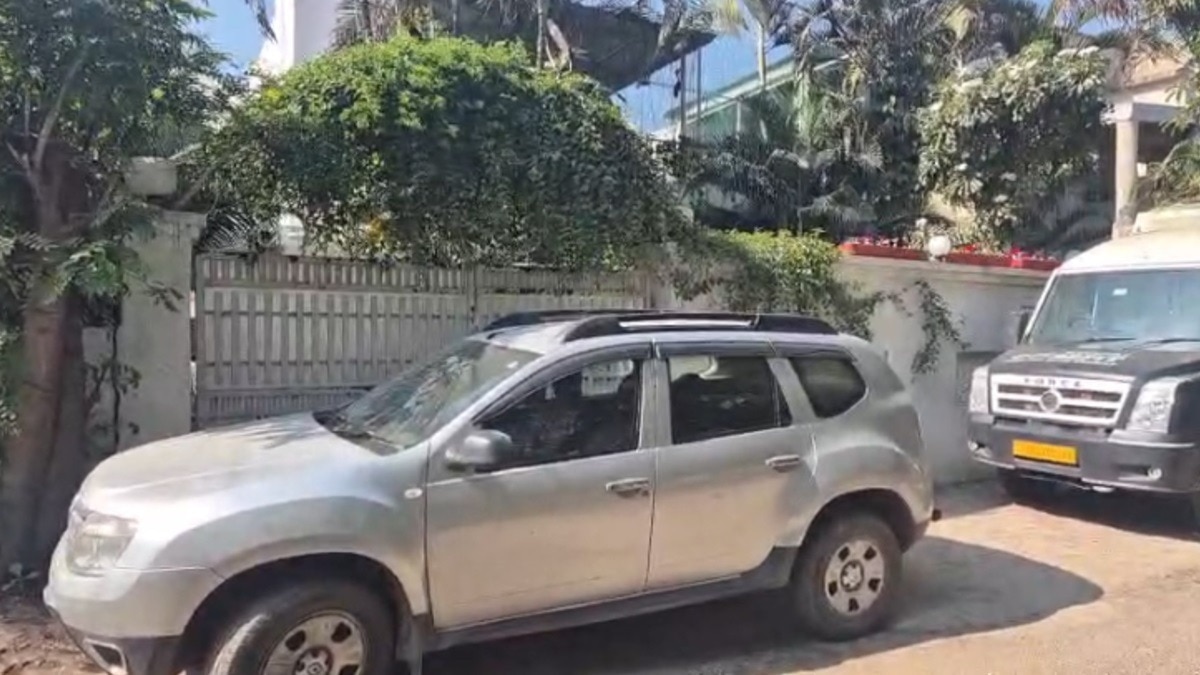 पूर्व सिपाही सौरभ शर्मा के घर लोकायुक्त की कार्रवाई जारी.