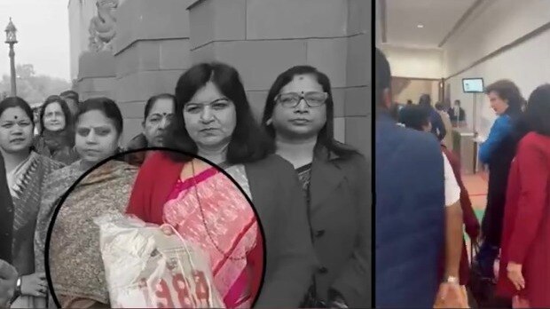 बैग पॉलिटिक्स... BJP सांसद अपराजिता सारंगी ने अब प्रियंका गांधी को दिया 1984 लिखा बैग, VIDEO - Priyanka Gandhi Bag Politics BJP MP Aprajita Sarangi 1984 bag to Priyanka congress ntc - AajTak