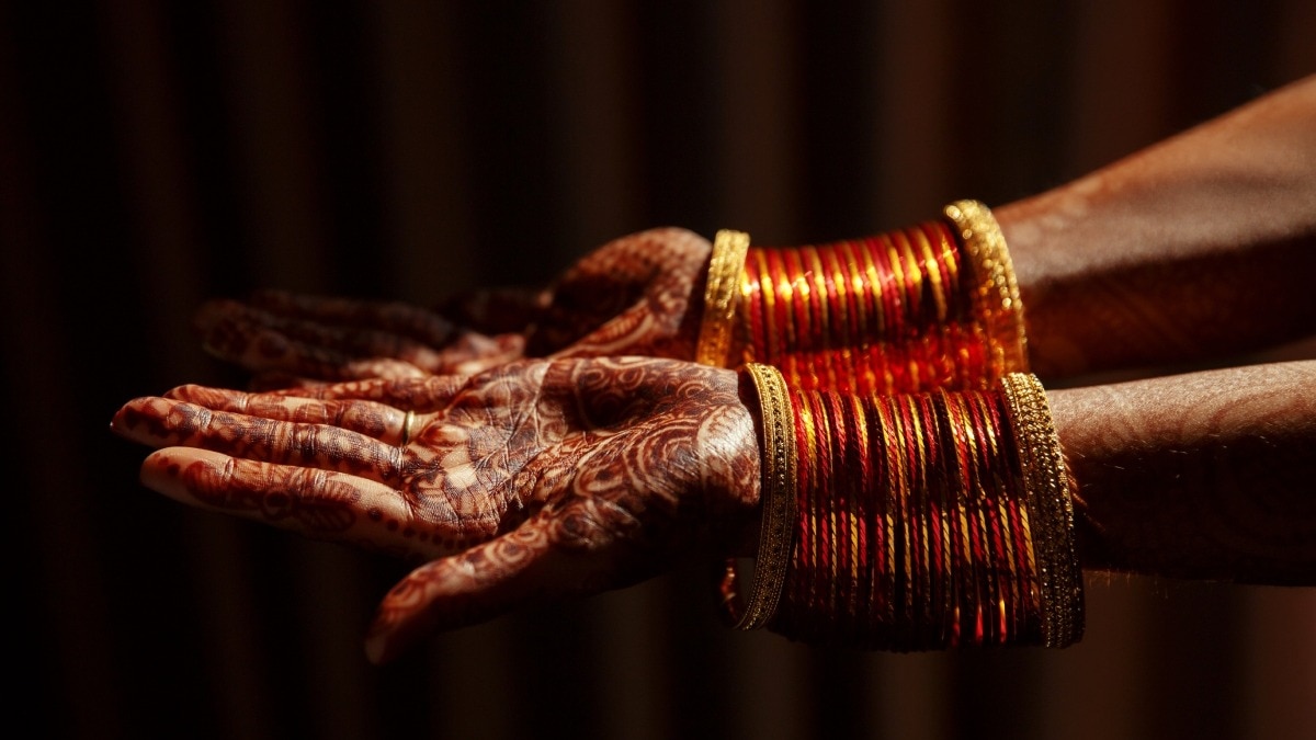 मेहंदी रचेगी गाढ़ी