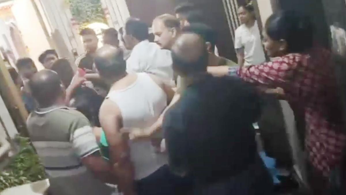 अगरबत्ती जलाने को लेकर हुई मारपीट 