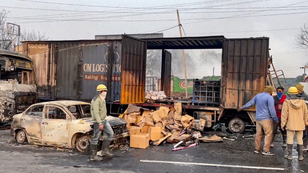 जयपुर अग्निकांड में 14 मौतें, शवों की पहचान तक नहीं हो पा रही... 16 महीने पहले खत्म हो चुका था बस का परमिट - Jaipur LPG Tanker Fire Death toll rises badly