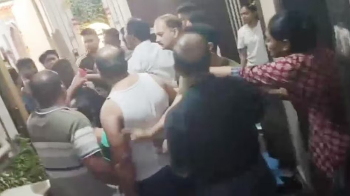 अगरबत्ती जलाने को लेकर हुई मारपीट.