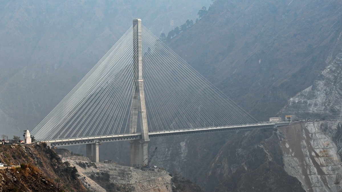Anji Khad Bridge: देश के पहले केबल रेल ब्रिज पर जनवरी से दौड़ेंगी ट्रेनें! रेलवे ने किया ट्रायल रन, देखें वीडियो - Railways successfully conducts trial run on India's first ...