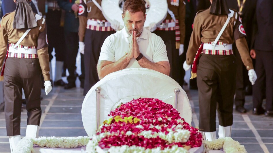 निगमबोध घाट पर अंतिम संस्कार मनमोहन सिंह का अपमान', बोले राहुल गांधी, अरविंद केजरीवाल ने भी केंद्र को घेरा - Dr Manmohan Singh Cremated at Nigambodh Ghat Political Row ...