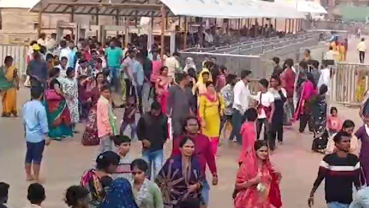 नए साल से पहले श्री जगन्नाथ मंदिर में भारी भीड़, दम घुटने से बेहोश हुए चार छात्र