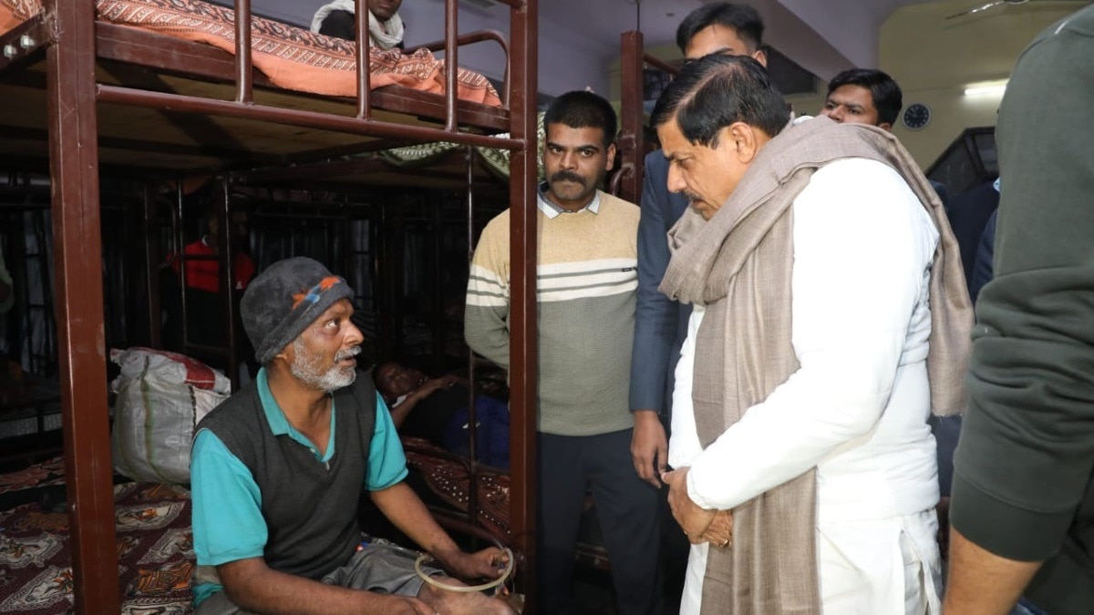 भोपाल के एक रैन बसेरा पहुंचे CM यादव. (फाइल फोटो)