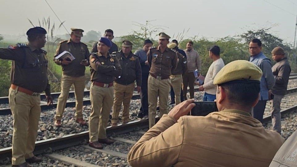 कानपुर में रेलवे ट्रैक पर फिर मिला सिलेंडर