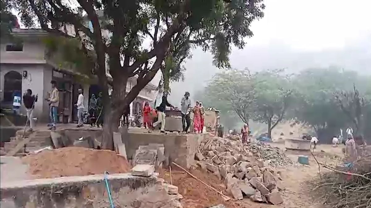 अलवर में दो पक्षों में हुआ पथराव. (Screengrab)