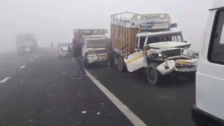 कोहरे के कारण हादसा.