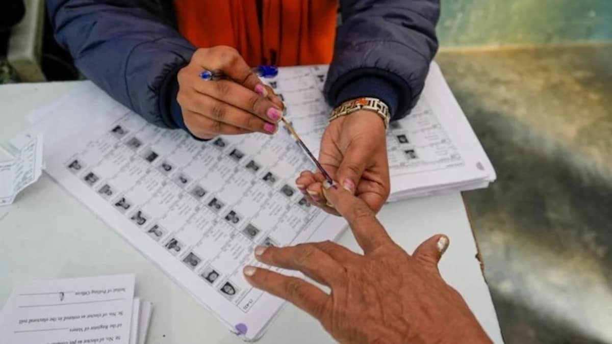 दिल्ली के चुनावी मुद्दे: जाति-जेंडर को छोड़, ये पांच मुद्दे हैं सबसे अहम दिल्ली के चुनावी मुद्दे: जाति-जेंडर को छोड़, ये पांच मुद्दे हैं सबसे अहम