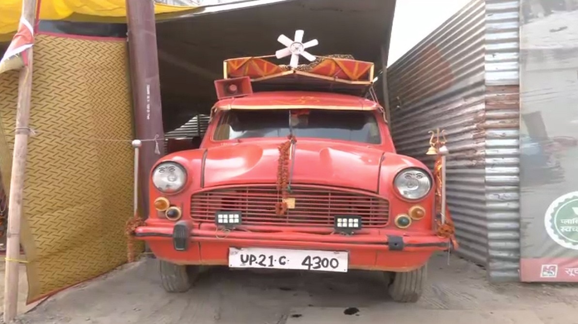 बाबा की एंबेसडर कार