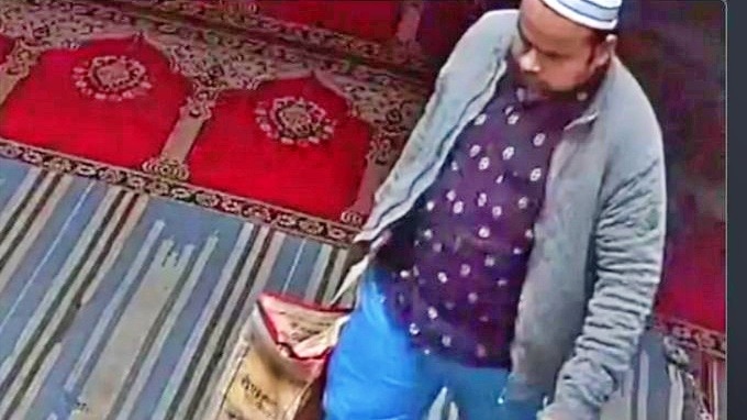 सीसीटीवी में कैद हुआ चोर 