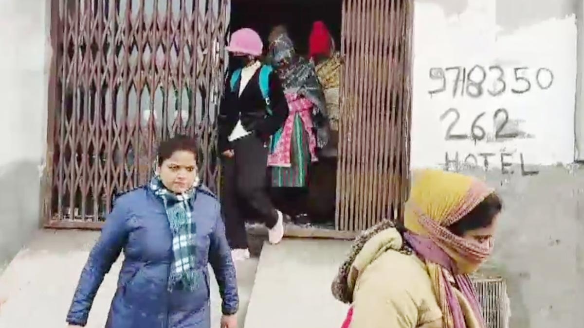 फर्जी OYO होटल में छापेमारी 