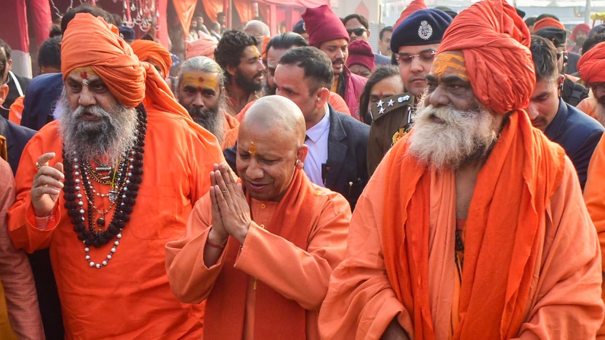 144 साल के बाद शुभ मुहूर्त आया है...' प्रयागराज पहुंचकर बोले CM योगी, साधु-संतो से की मुलाकात - CM Yogi in Prayagraj met the saints says The auspicious moment has come after