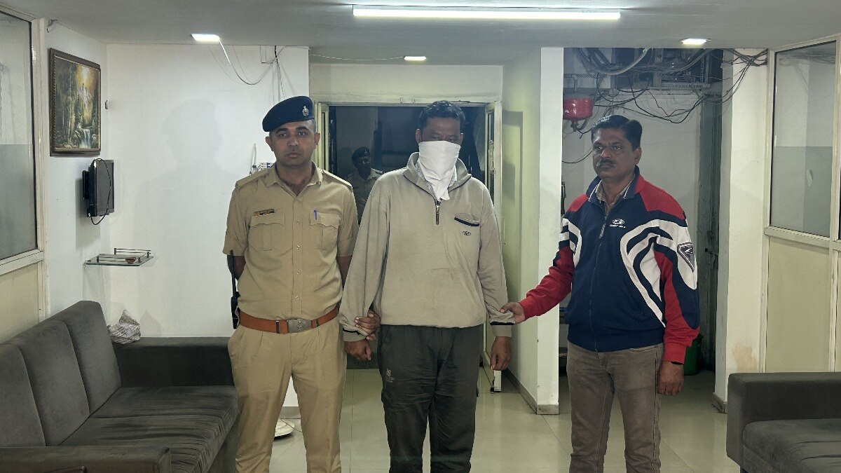 अहमदाबाद AMC भर्ती घोटाले में बाप-बेटे समेत एक महिला अरेस्ट, नौकरी के लिए हुई थी लाखों की डील – AMC recruitment exam paper in seven lakh rupees leak head clear candidates retired employees arrested pvpw