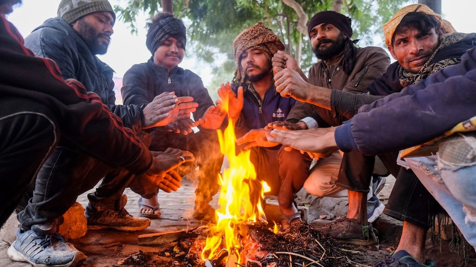 दिल्ली-NCR में कड़ाके की सर्दी, पहाड़ों पर बर्फबारी... जानें- राजस्थान, हिमाचल और उत्तराखंड के मौसम का हाल - Delhi NCR Severe cold snowfall in mountains weather condition ...