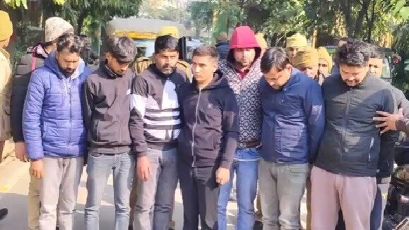 पुलिस ने 8 आरोपियों को किया गिरफ्तार