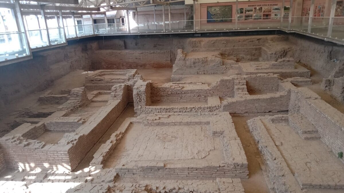 गुजरात के वडनगर में खुदाई के बाद मिले हजारों साल पुरानी सभ्यता के अवशेष. (फाइल फोटो)