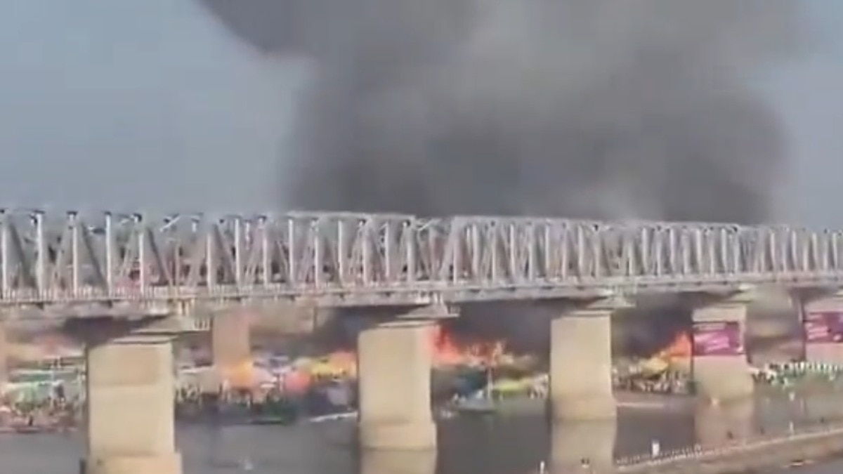 महाकुंभ मेला क्षेत्र में लगी आग