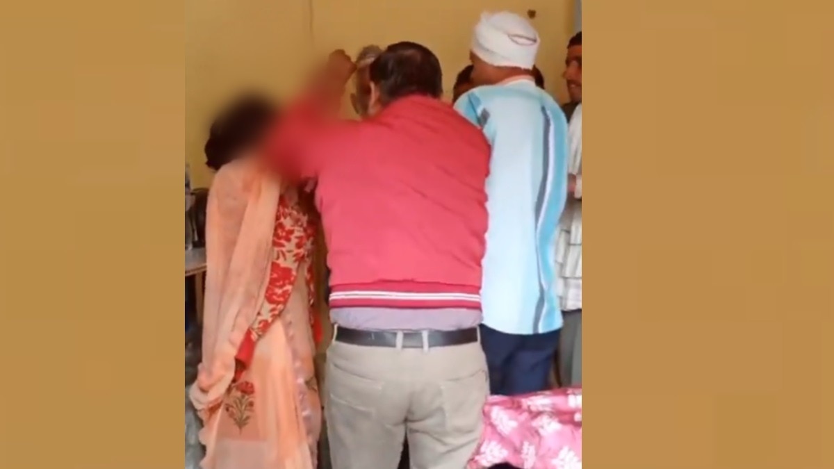 भिंड की गोहद तहसील में सरकारी बाबू ने महिला को पीटा.