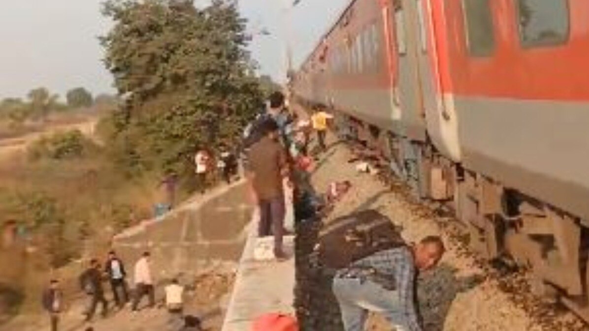 जलगांव में ट्रेन हादसा 