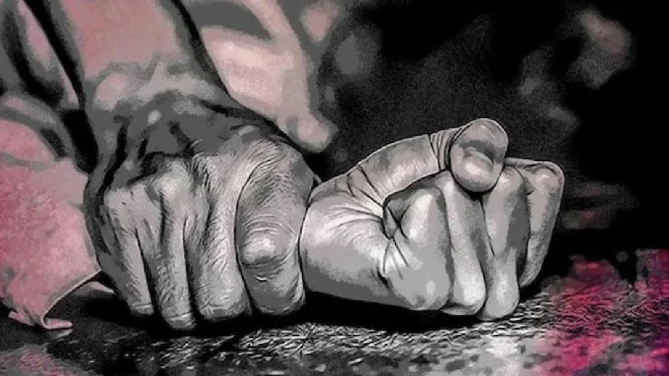 60 साल की बुजुर्ग से दुष्कर्म, इलाज के दौरान तोड़ा दम 60 साल की बुजुर्ग से दुष्कर्म, इलाज के दौरान तोड़ा दम