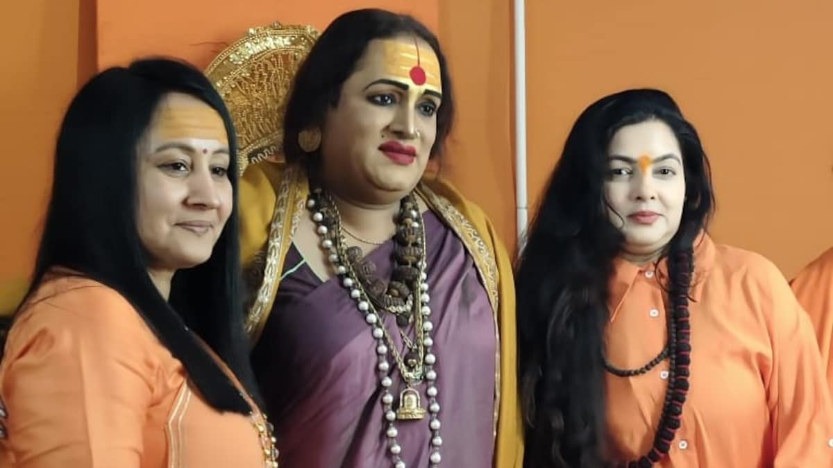 ममता कुलकर्णी बनेंगी किन्नर अखाड़े की महामंडलेश्वर अब नया नाम श्री माई ममता नंद गिरि, अपना पिंडदान किया 2 महाकुंभ: ममता कुलकर्णी बनेंगी किन्नर अखाड़ा की महामंडलेश्वर, संगम में करेंगी पिंडदान, होगा पट्टाभिषेक - bollywood actress Mamta Kulkarni to become Mahamandleshwar of ...