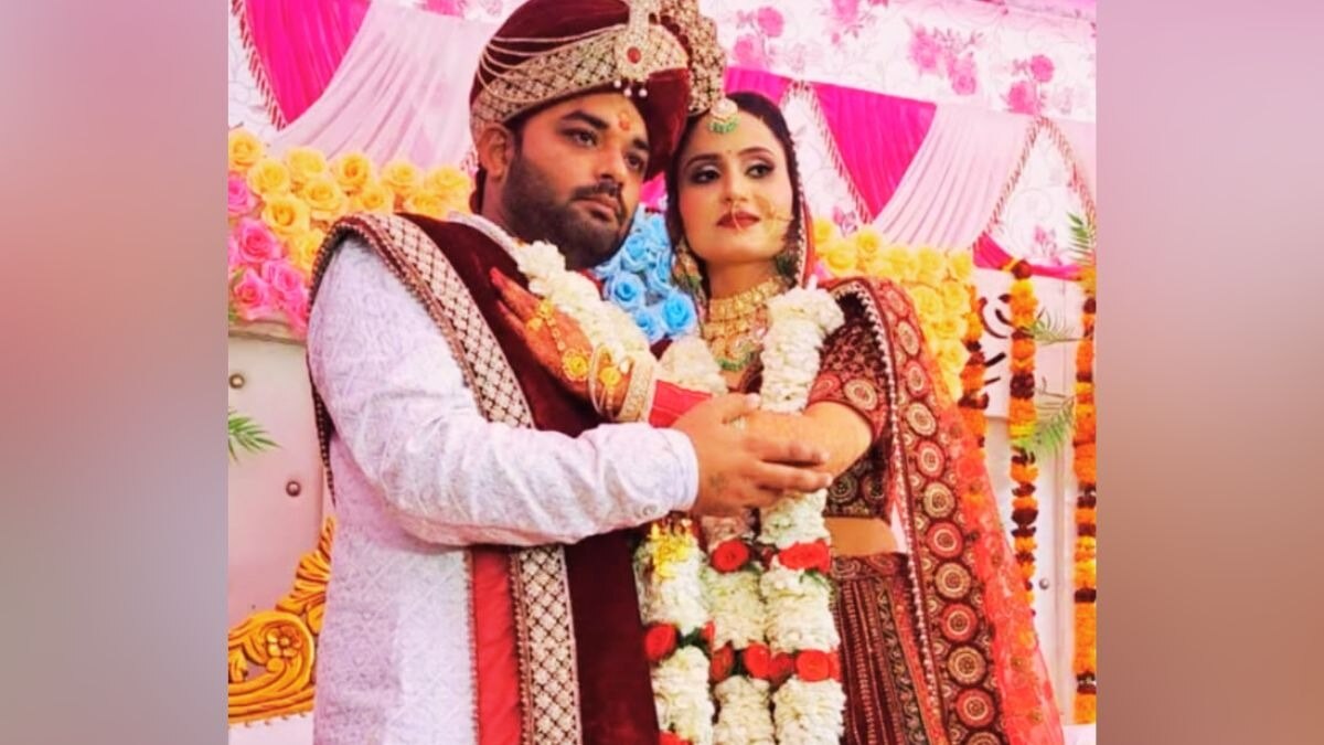 दूल्हा विवेक ने अपनी शादी में खुद संपन्न कराया विवाह संस्कार. (Screengrab)