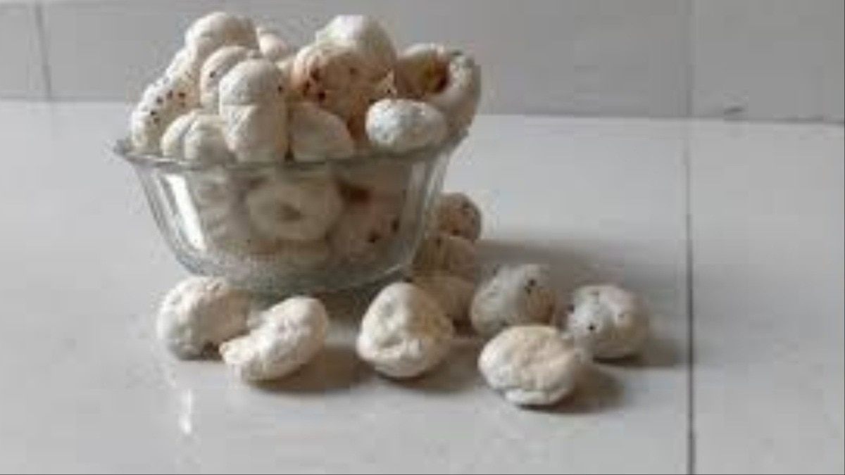 मखाना खाने से शरीर को कई फायदे मिल सकते हैं.