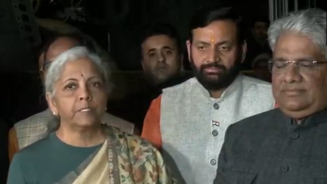 बीजेपी ने केजरीवाल के खिलाफ ECI से की शिकायत